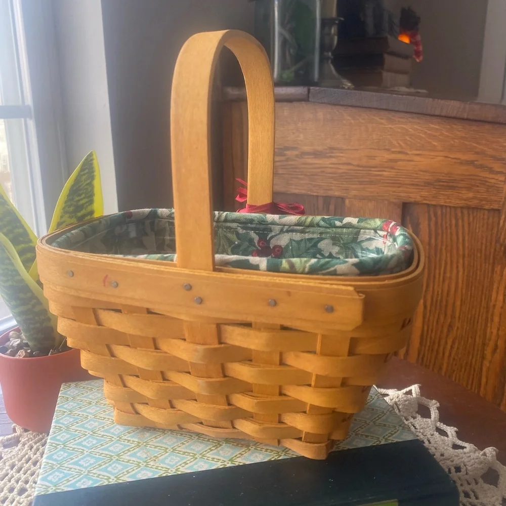 Longaberger 2002 Festive Holiday Christmas Woven Basket with Red Accents